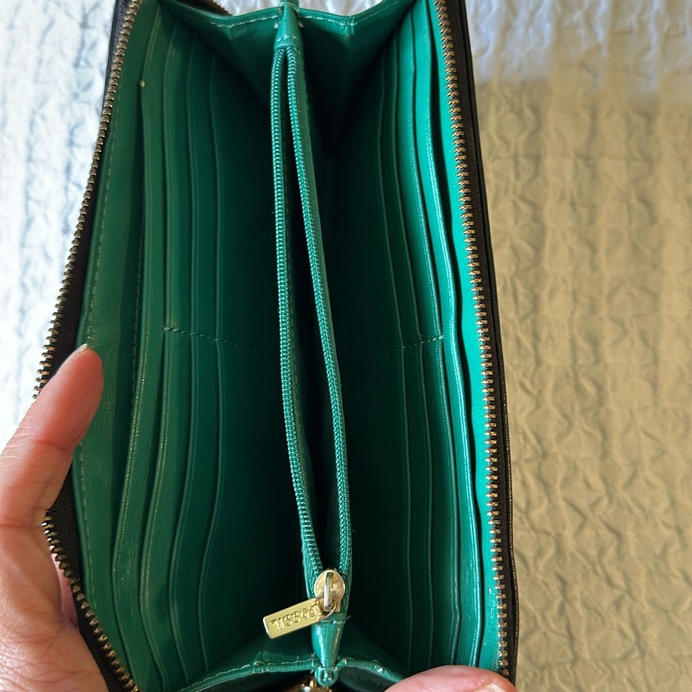 Fossil Leather Wallet With Removable Wristlet Str… - image 5